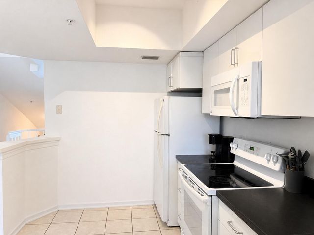 711 SW 148th Avenue 403, Sunrise, FL 33325