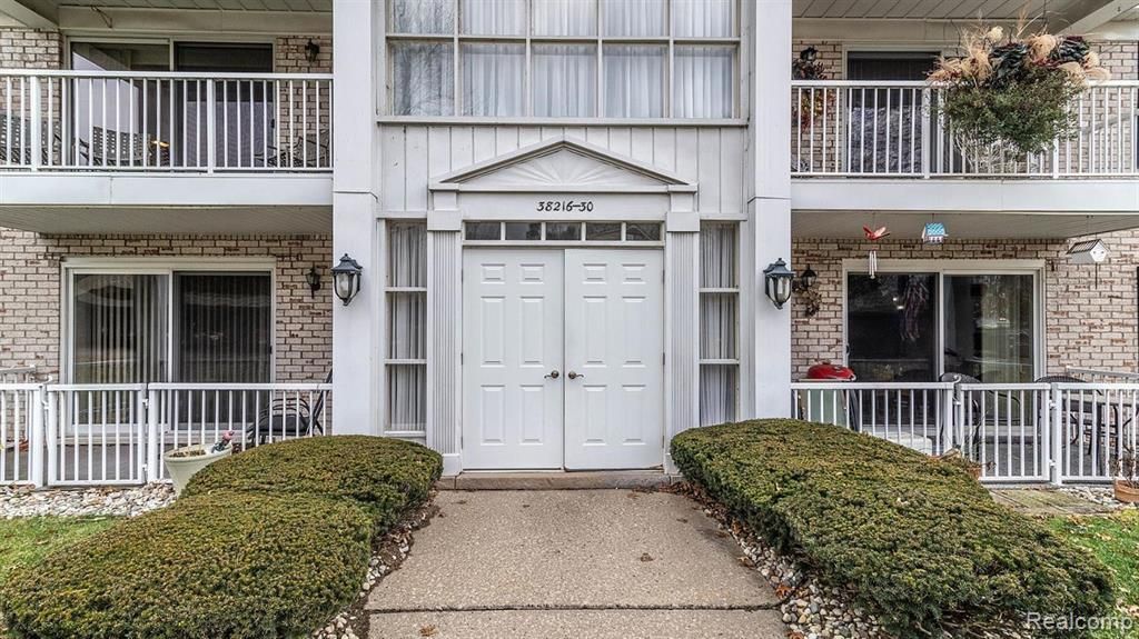 38226 Ann Arbor Trail, Livonia, MI 48150