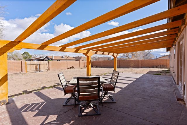 1725 Alpha Road SE, Rio Rancho, NM 87124