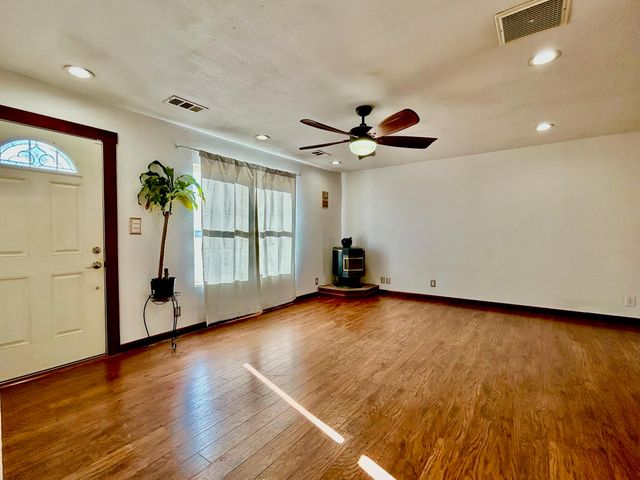 1725 Alpha Road SE, Rio Rancho, NM 87124