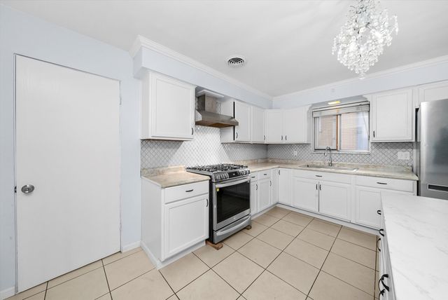 392 Greenbay Avenue, Calumet City, IL 60409