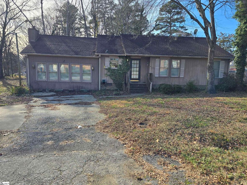 4 Cardinal Drive, Taylors, SC 29687