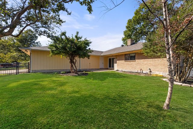208 Ashe Bend Drive, Rowlett, TX 75087