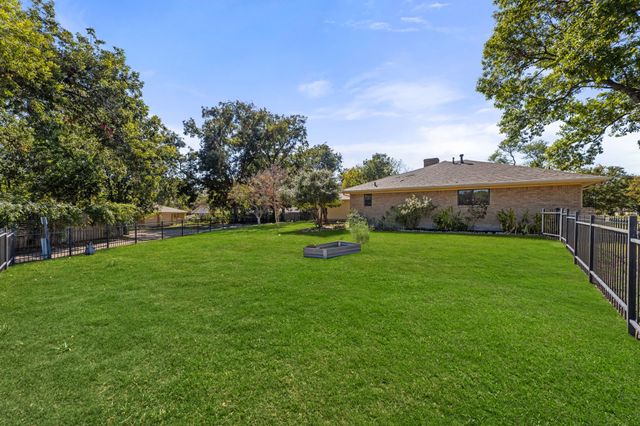 208 Ashe Bend Drive, Rowlett, TX 75087