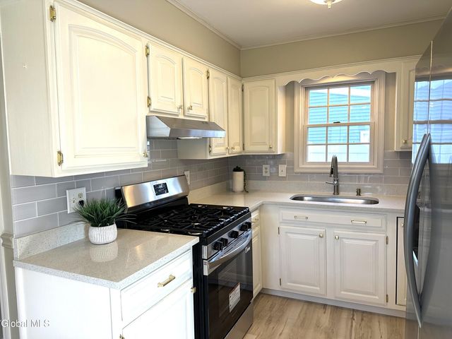 1825 Greenpoint Avenue, Rotterdam, NY 12303
