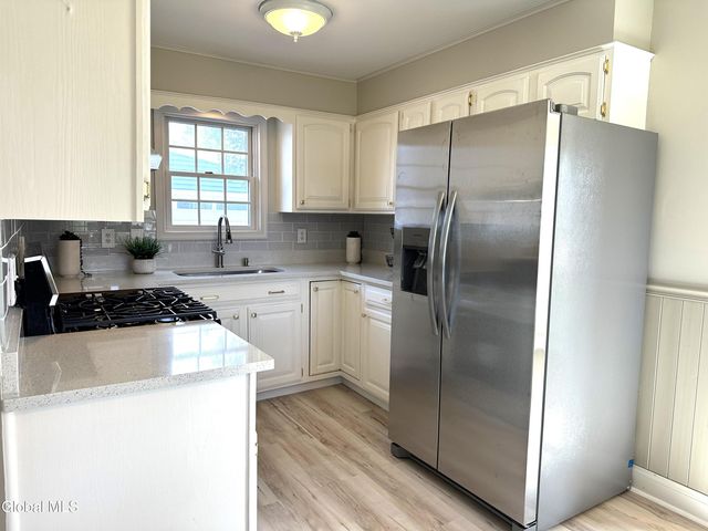 1825 Greenpoint Avenue, Rotterdam, NY 12303
