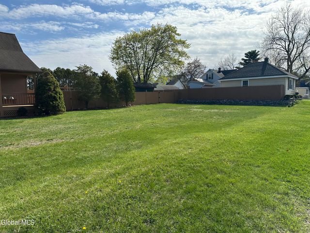 1825 Greenpoint Avenue, Rotterdam, NY 12303