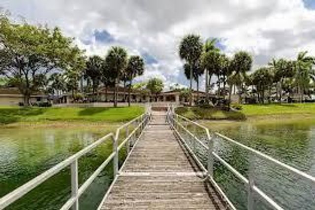 18206 Mediterranean Boulevard 4-21, Hialeah, FL 33015