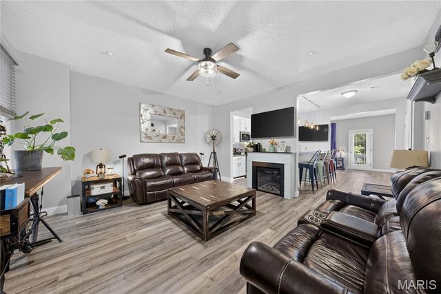 3318 Shutten Way, St Charles, MO 63301