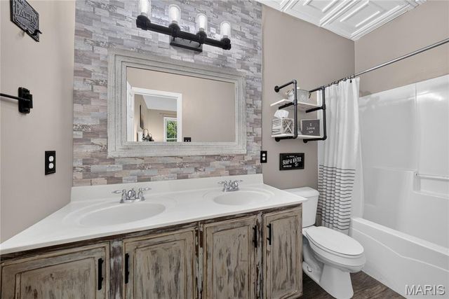 3318 Shutten Way, St Charles, MO 63301