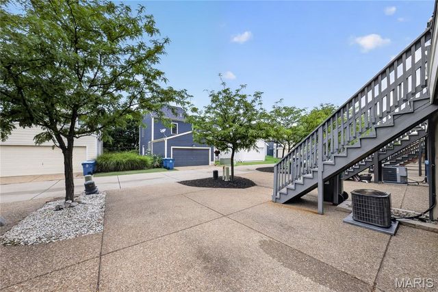 3318 Shutten Way, St Charles, MO 63301