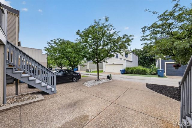 3318 Shutten Way, St Charles, MO 63301