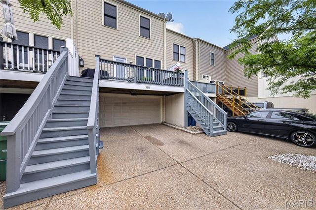 3318 Shutten Way, St Charles, MO 63301