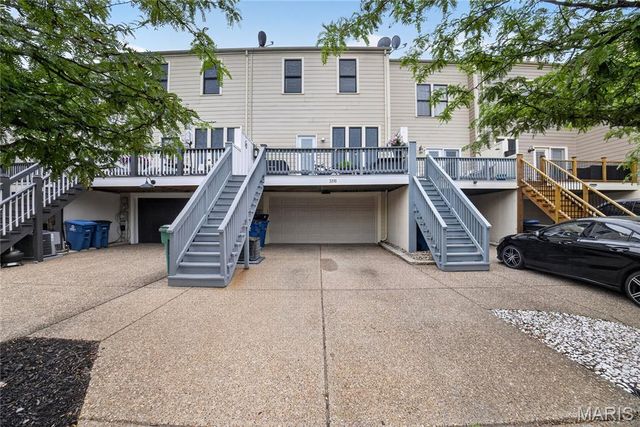 3318 Shutten Way, St Charles, MO 63301