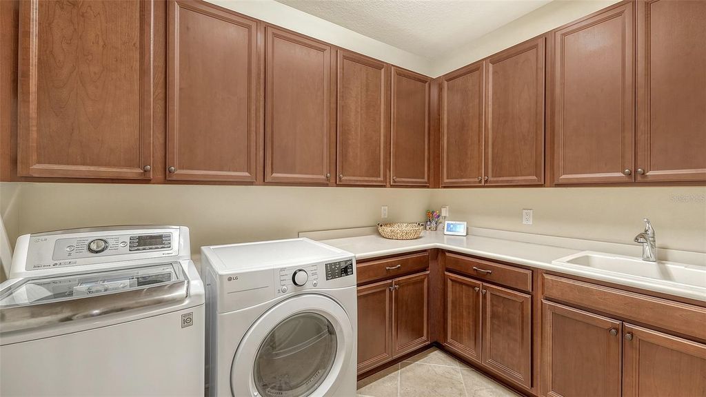 Image 20 of property listing at 13117 PALERMO DRIVE, Bradenton, FL 34211