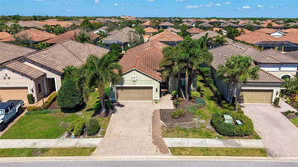 Image 3 of property listing at 13117 PALERMO DRIVE, Bradenton, FL 34211