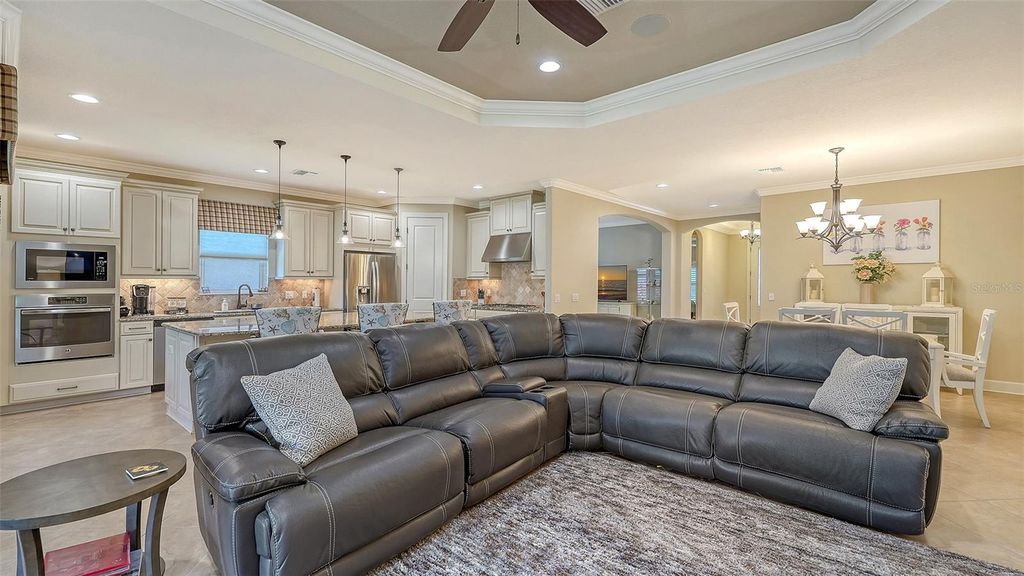 Image 6 of property listing at 13117 PALERMO DRIVE, Bradenton, FL 34211