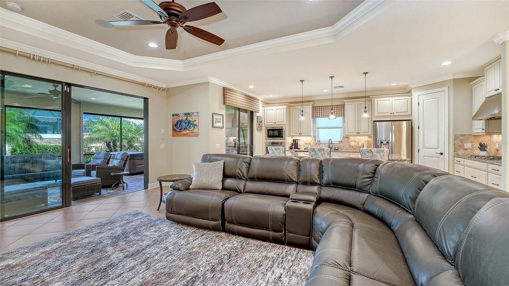 Image 7 of property listing at 13117 PALERMO DRIVE, Bradenton, FL 34211