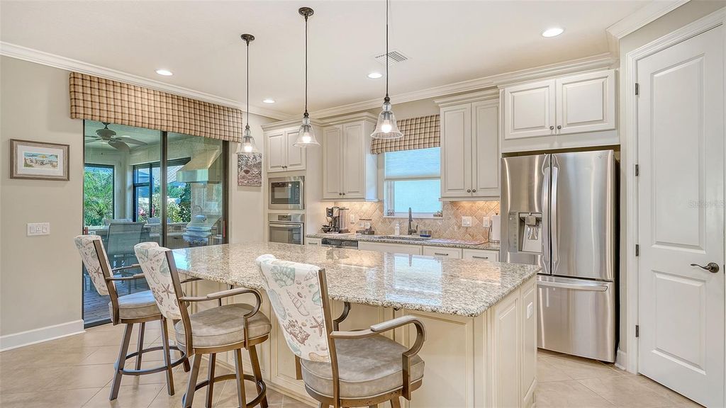 Image 8 of property listing at 13117 PALERMO DRIVE, Bradenton, FL 34211