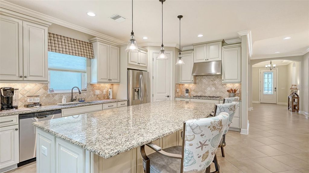 Image 9 of property listing at 13117 PALERMO DRIVE, Bradenton, FL 34211