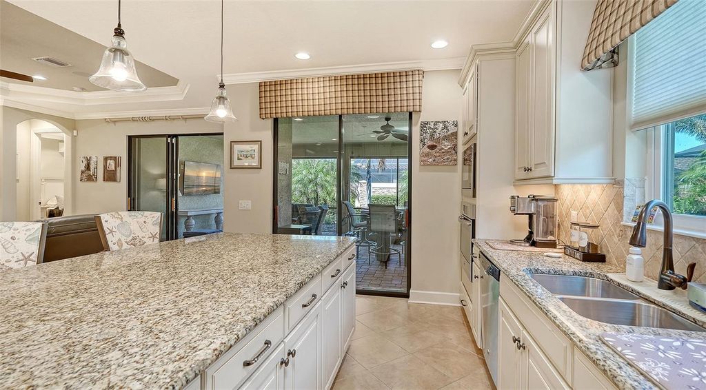 Image 10 of property listing at 13117 PALERMO DRIVE, Bradenton, FL 34211