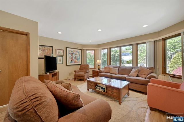 1334 Pennington Road, Teaneck, NJ 07666