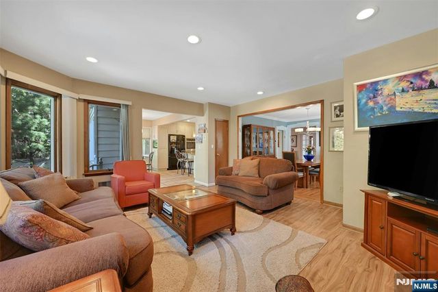 1334 Pennington Road, Teaneck, NJ 07666