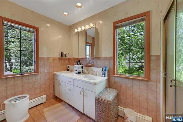 1334 Pennington Road, Teaneck, NJ 07666