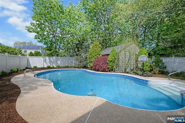 1334 Pennington Road, Teaneck, NJ 07666