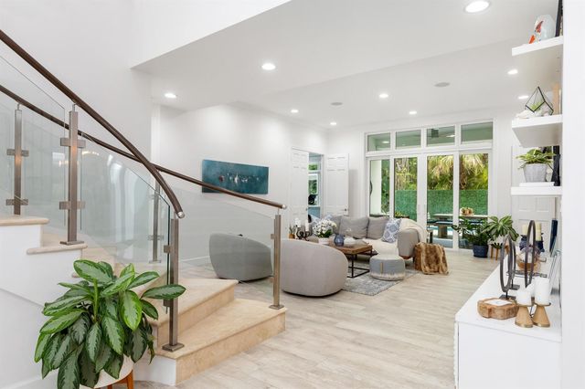 24 Grand Bay Estates Circle, Key Biscayne, FL 33149