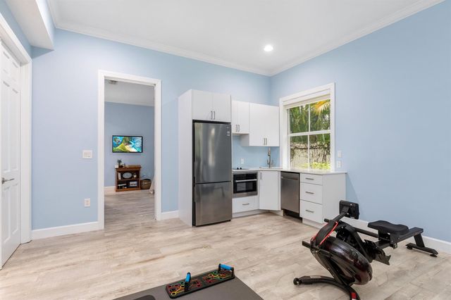 24 Grand Bay Estates Circle, Key Biscayne, FL 33149