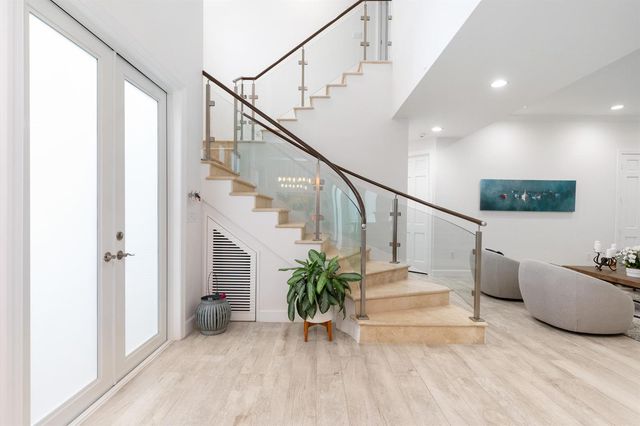 24 Grand Bay Estates Circle, Key Biscayne, FL 33149
