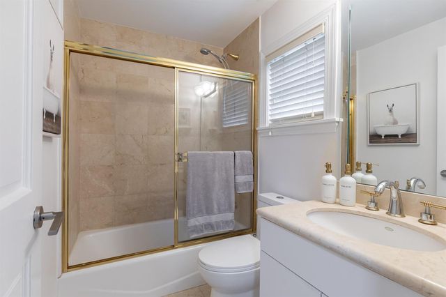 24 Grand Bay Estates Circle, Key Biscayne, FL 33149