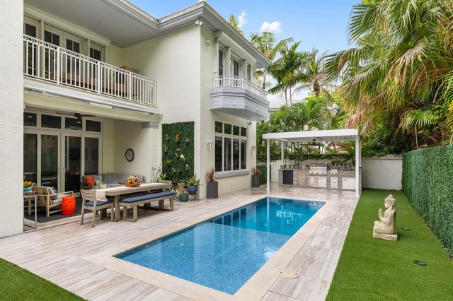 24 Grand Bay Estates Circle, Key Biscayne, FL 33149