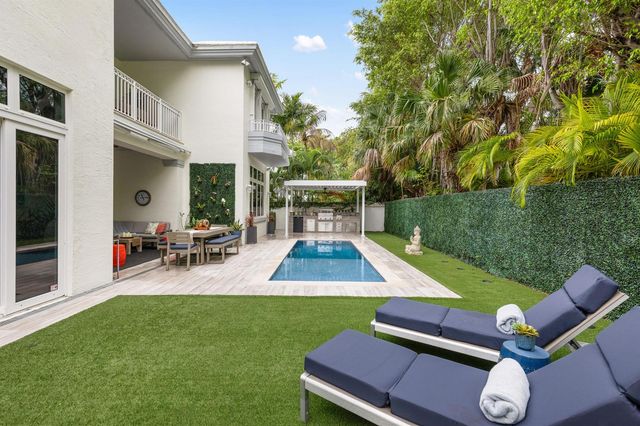 24 Grand Bay Estates Circle, Key Biscayne, FL 33149