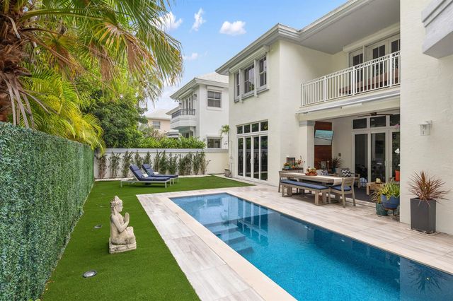 24 Grand Bay Estates Circle, Key Biscayne, FL 33149