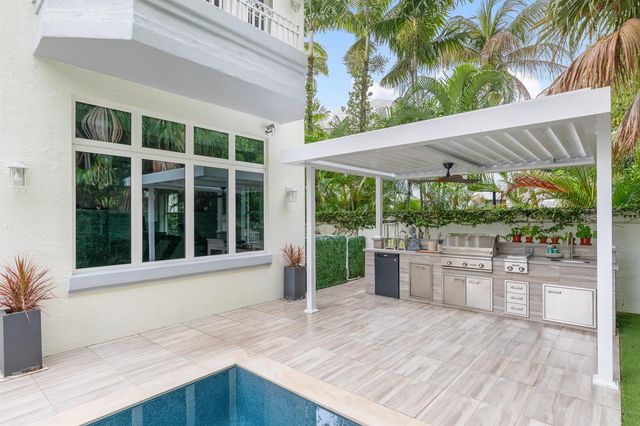 24 Grand Bay Estates Circle, Key Biscayne, FL 33149