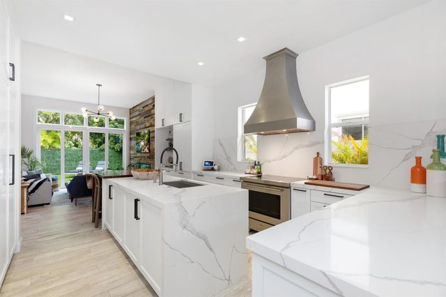 24 Grand Bay Estates Circle, Key Biscayne, FL 33149