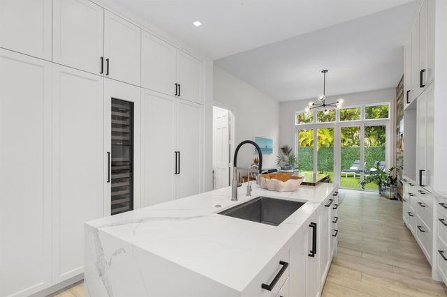 24 Grand Bay Estates Circle, Key Biscayne, FL 33149