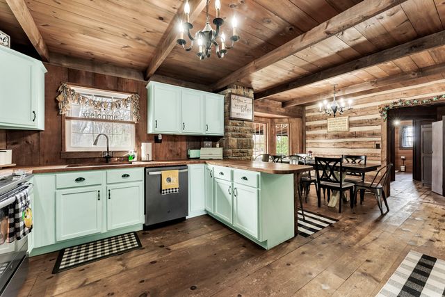 1750 W Riverbluff Lane, Nixa, MO 65714