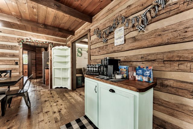 1750 W Riverbluff Lane, Nixa, MO 65714