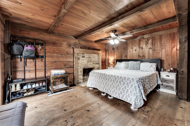 1750 W Riverbluff Lane, Nixa, MO 65714