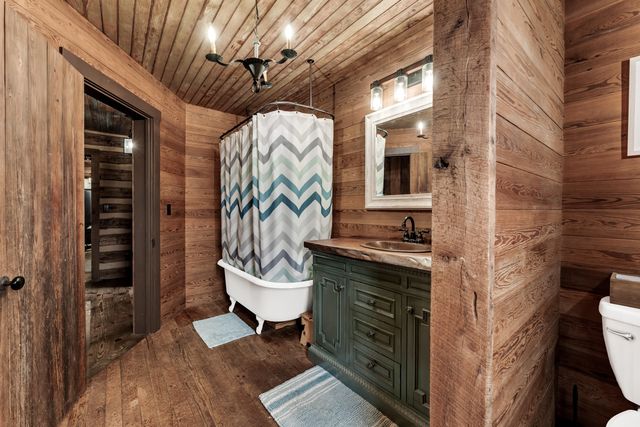 1750 W Riverbluff Lane, Nixa, MO 65714