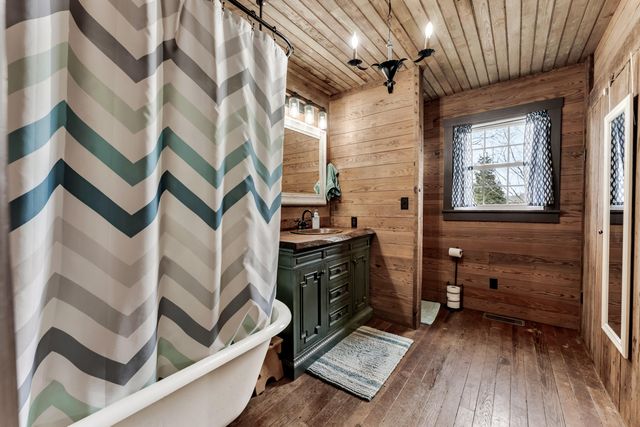 1750 W Riverbluff Lane, Nixa, MO 65714