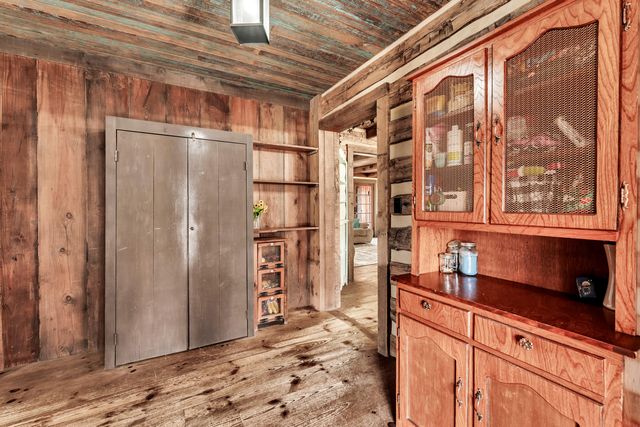 1750 W Riverbluff Lane, Nixa, MO 65714