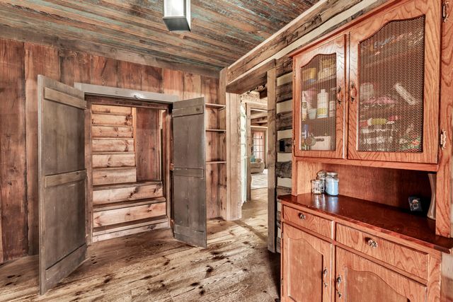 1750 W Riverbluff Lane, Nixa, MO 65714