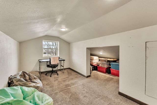 1750 W Riverbluff Lane, Nixa, MO 65714