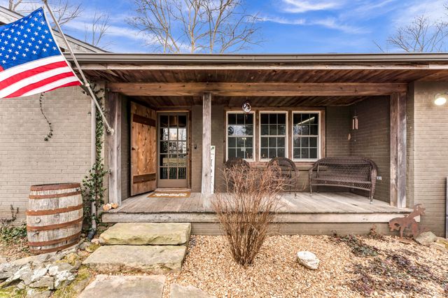 1750 W Riverbluff Lane, Nixa, MO 65714