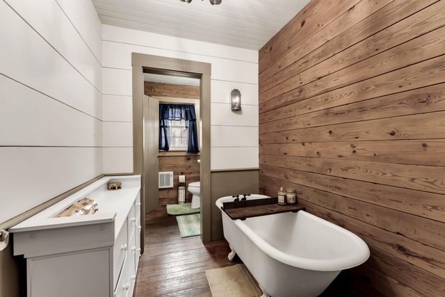 1750 W Riverbluff Lane, Nixa, MO 65714