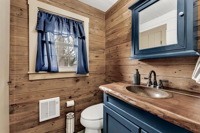 1750 W Riverbluff Lane, Nixa, MO 65714